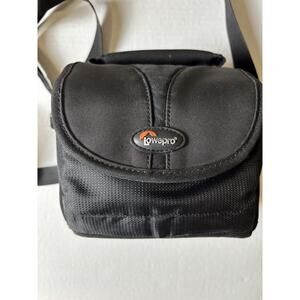 Lowepro Rezo 110 AW Camera Bag w/ Strap - Black. Clean.